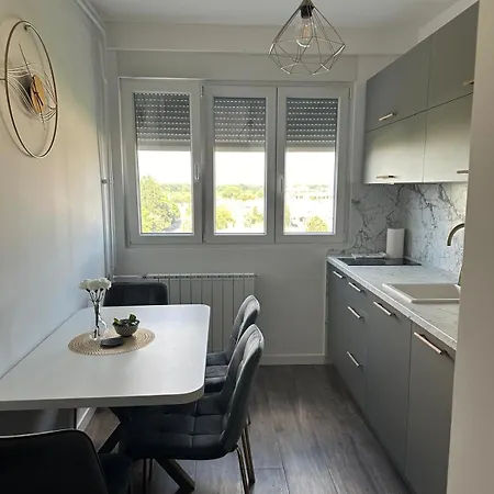 Apartment Leksi Apartman *